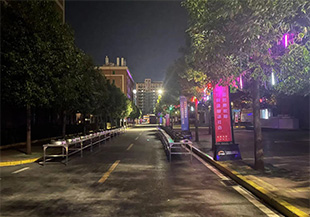 校园一角夜景